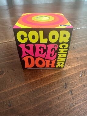 Viral Needoh color changing toy